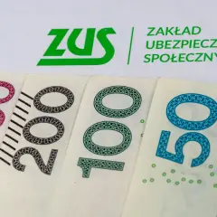 ZUS i polskie banknoty: 500, 200, 100 i 50 zł. Dobrze uposażony budżet na przyszłość.
